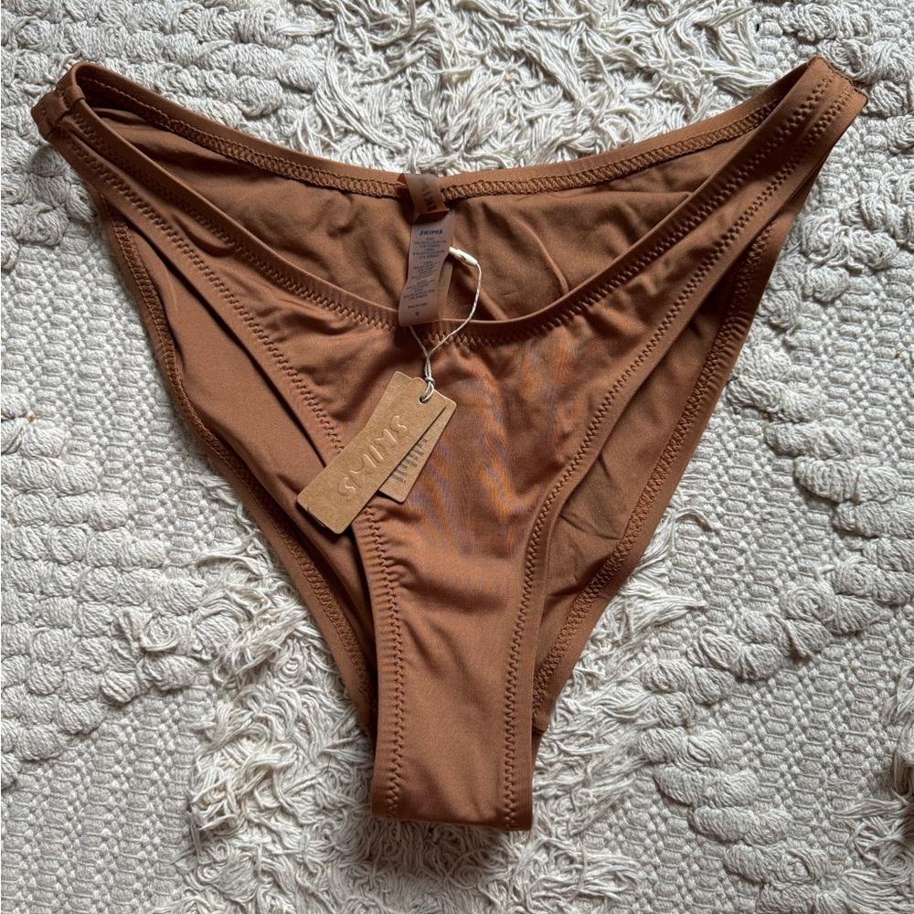 NWT Skims bikini bottoms